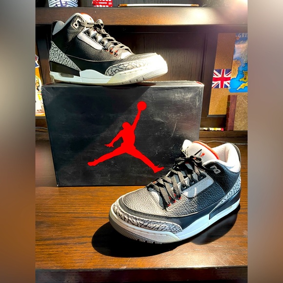 Mens size 9 Jordan 3 Black cement